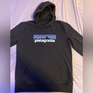 Patagonia P-6 Logo Uprisal Hoodie Black Mens Long Sleeve Size M.